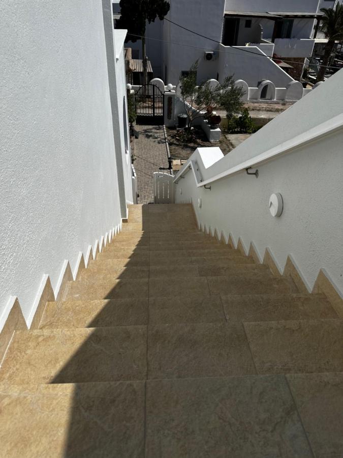Veldi Art - Kamari Beach Apartment Fira  Esterno foto