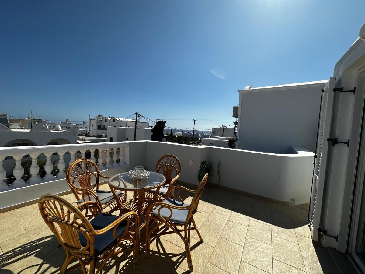 Veldi Art - Kamari Beach Apartment Fira  Esterno foto