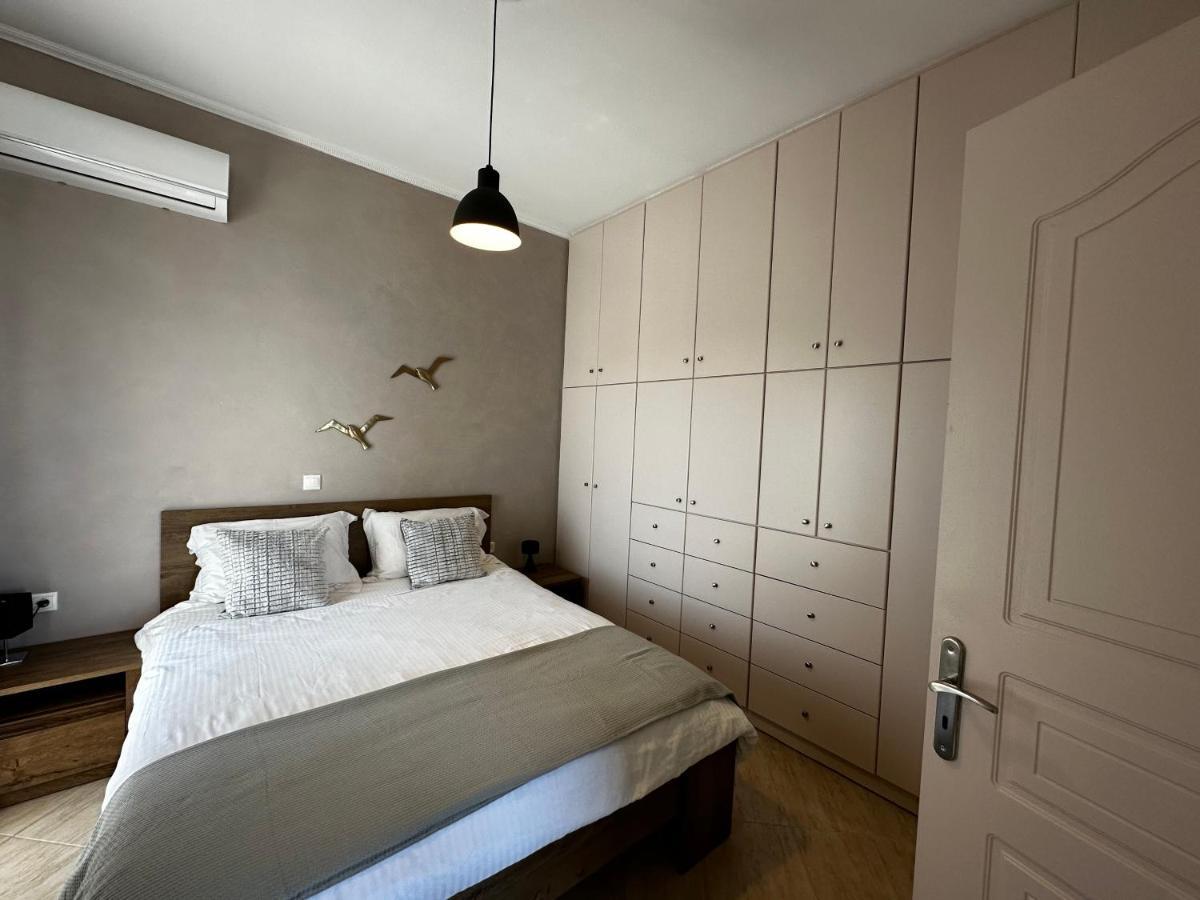 Veldi Art - Kamari Beach Apartment Fira  Esterno foto