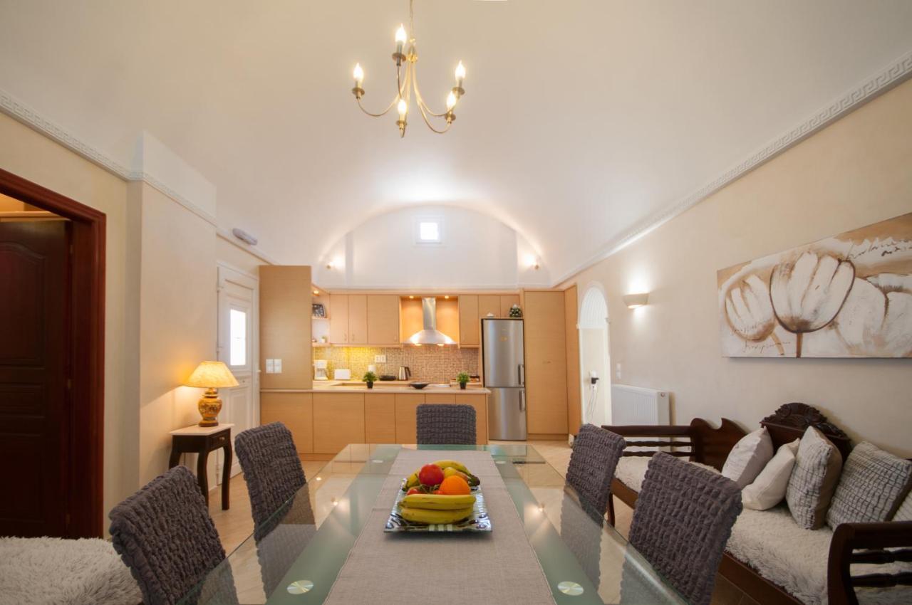 Veldi Art - Kamari Beach Apartment Fira  Esterno foto