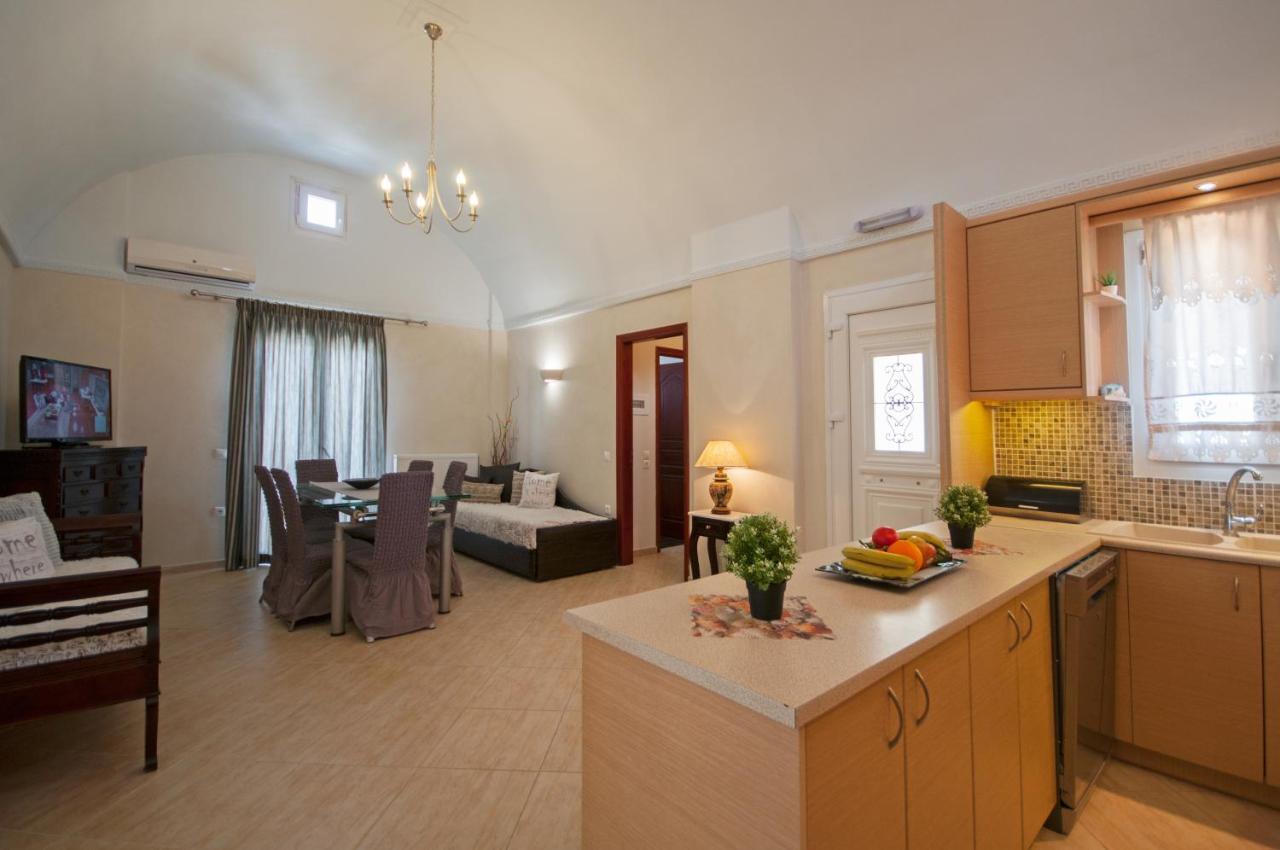 Veldi Art - Kamari Beach Apartment Fira  Esterno foto