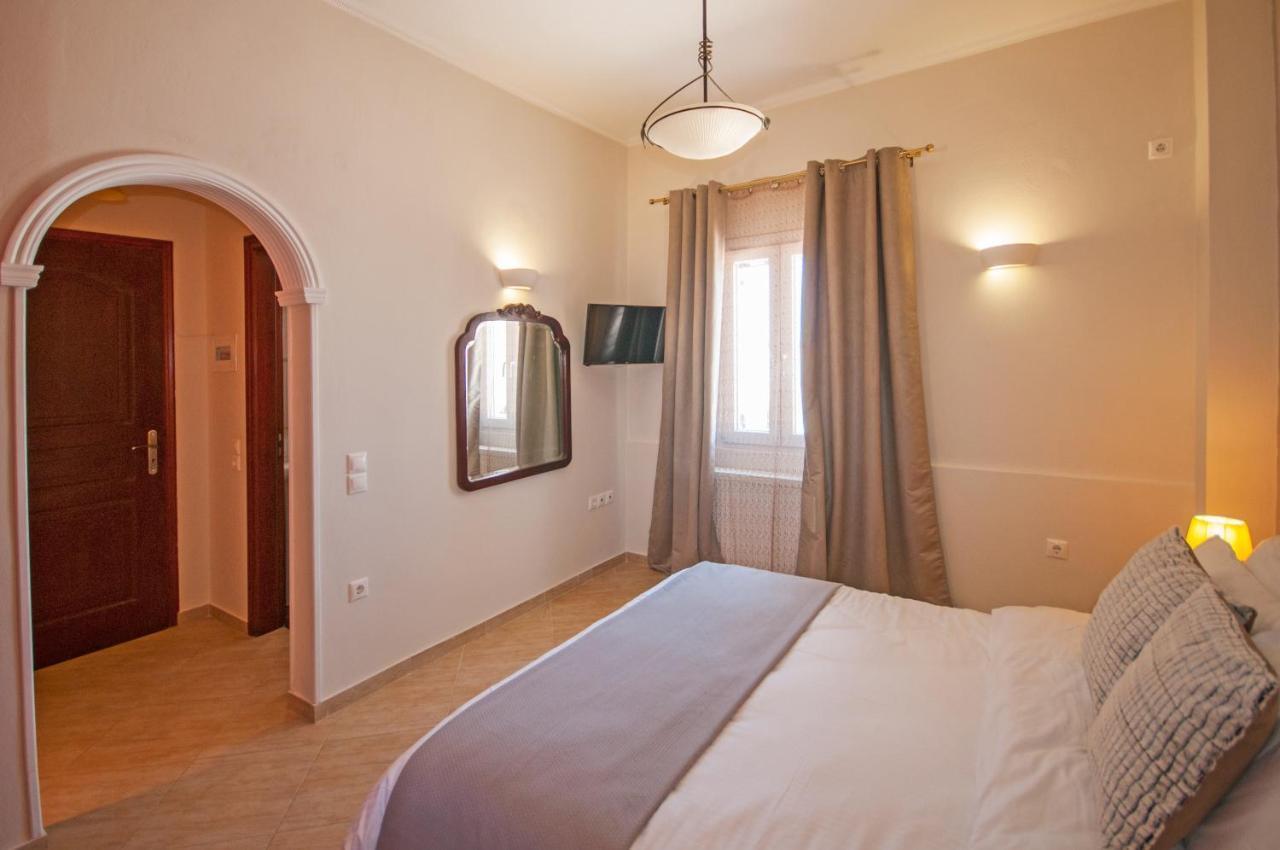 Veldi Art - Kamari Beach Apartment Fira  Esterno foto